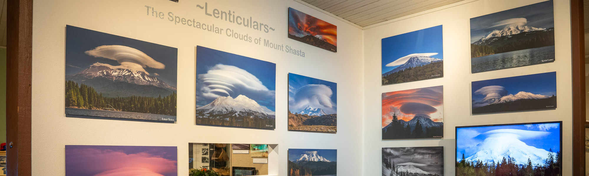 Lenticular Banner 2025